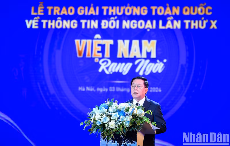 El miembro del Buró Político y del Secretariado del Comité Central del Partido Comunista de Vietnam y jefe de su Comisión de Comunicación y Educación, Nguyen Trong Nghia, interviene en el evento. (Fotografía: Nhan Dan)