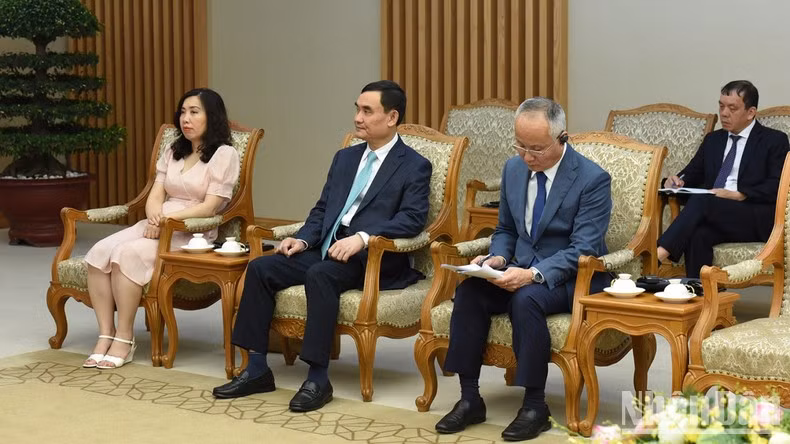 Representantes del Gobierno vietnamita.