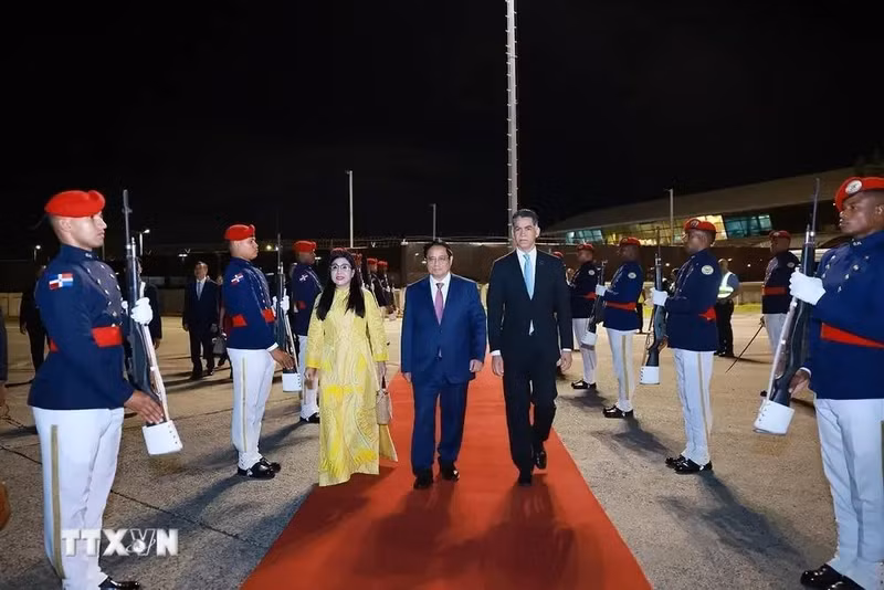 Ceremonia de despedida al primer ministro Pham Minh Chinh y su esposa en el aeropuerto Las Américas en la capital Santo Domingo, República Dominicana. (Fotografía: VNA)