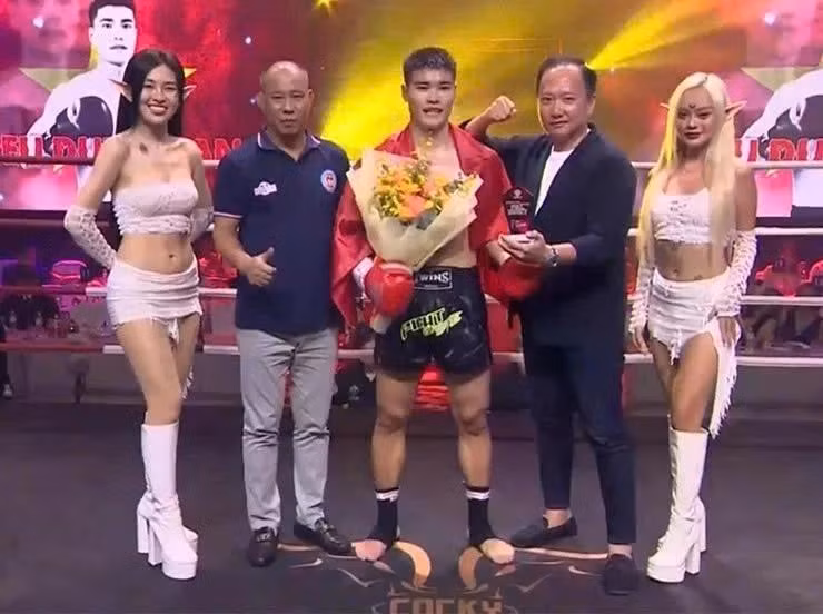 Kieu Duy Quan (centro). (Fotografía: webthethao/VNA)