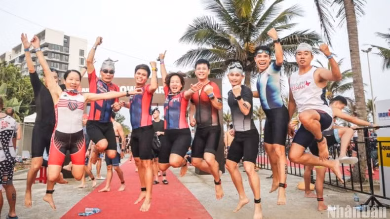 IRONMAN 70.3 Vietnam 2025 marca el décimo aniversario del IRONMAN en Vietnam. (Fotografía: Nhan Dan)
