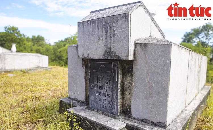 Este es también uno de los pocos cementerios donde se reúnen los restos de los soldados voluntarios vietnamitas caídos en Laos. Este es también uno de los pocos cementerios donde se reúnen los restos de los soldados voluntarios vietnamitas caídos en Laos.