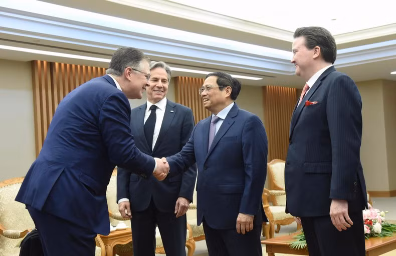 El jefe de Gobierno saluda a los delegados del país norteamericano.