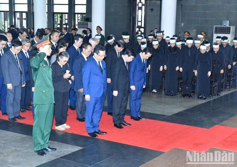 La delegación de la Comisión de Asuntos Económicos del Comité Central del PCV. La delegación de la Comisión de Asuntos Económicos del Comité Central del PCV.