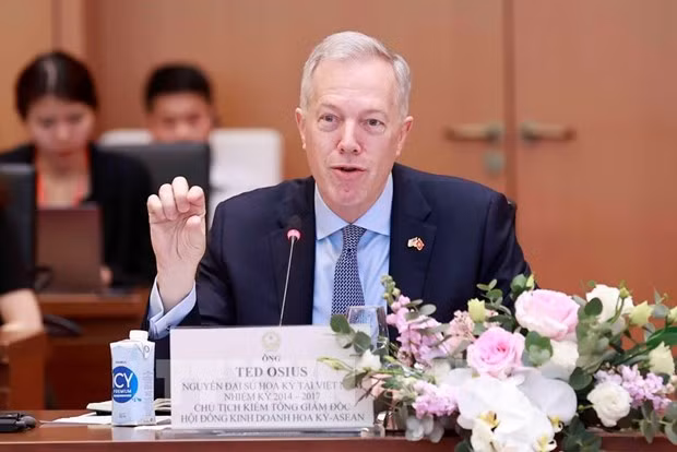 Ted Osius, presidente y director ejecutivo del USABC, habla en la reunión. (Fotografía: VNA)