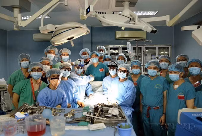 El equipo quirúrgico del Hospital Militar 103 realizó con éxito el primer trasplante de pulmón de una persona viva, el 21 de febrero de 2017.