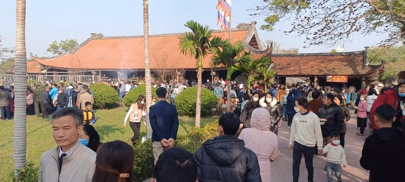 El festival primaveral de la pagoda de Keo 2023 atrae no solo a los religiosos, sino también a los amantes de los bellos paisajes. Refleja la sencillez de un pueblo dedicado al cultivo de arroz en el delta del río Rojo. El festival primaveral de la pagoda de Keo 2023 atrae no solo a los religiosos, sino también a los amantes de los bellos paisajes. Refleja la sencillez de un pueblo dedicado al cultivo de arroz en el delta del río Rojo.