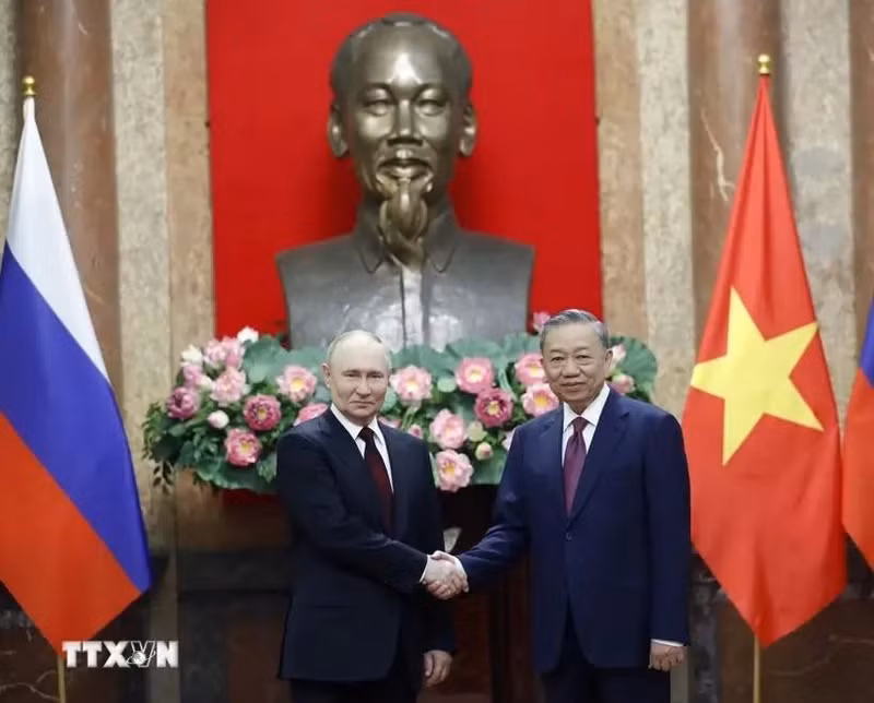 El presidente de Vietnam, To Lam, y su homólogo ruso, Vladimir Putin. (Fotografía: VNA)