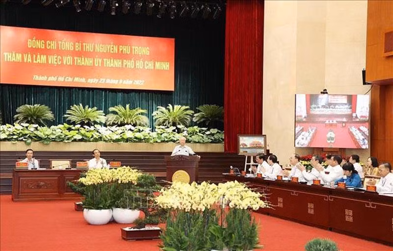 El compañero Nguyen Phu Trong concluye la reunión. El compañero Nguyen Phu Trong concluye la reunión.