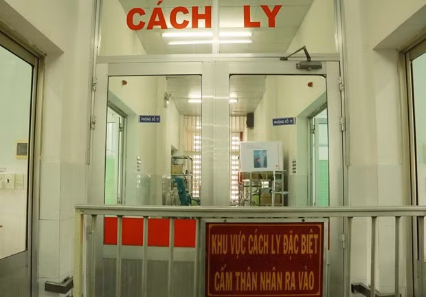 Las localidades vietnamitas se enfrascan en monitorear las actividades de aislamiento y tratamiento de pacientes del Covid-19. (Fotografía: VNA)