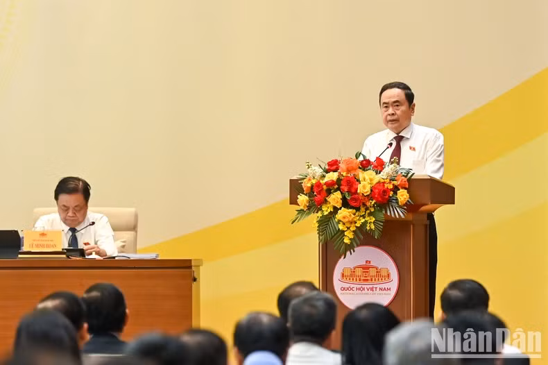 El presidente de la AN, Tran Thanh Man, interviene en la cita.