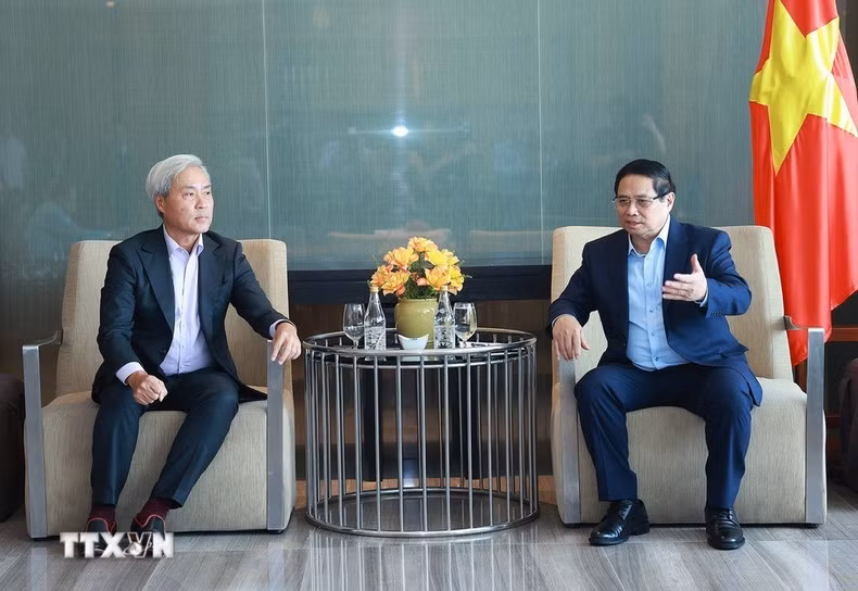 El premier Pham Minh Chinh recibe a un ejecutivo de la Sociedad de Responsabilidad Limitada del Proyecto Ho Tram. El premier Pham Minh Chinh recibe a un ejecutivo de la Sociedad de Responsabilidad Limitada del Proyecto Ho Tram.
