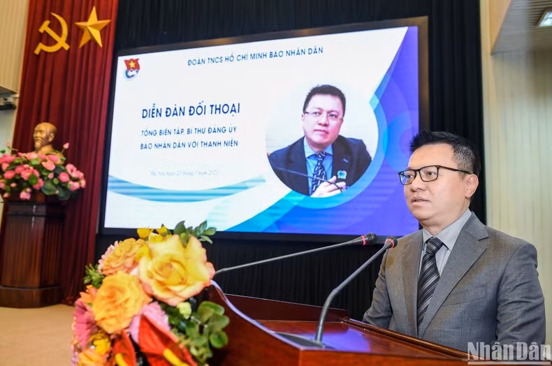 El compañero Le Quoc Minh da sus palabras.