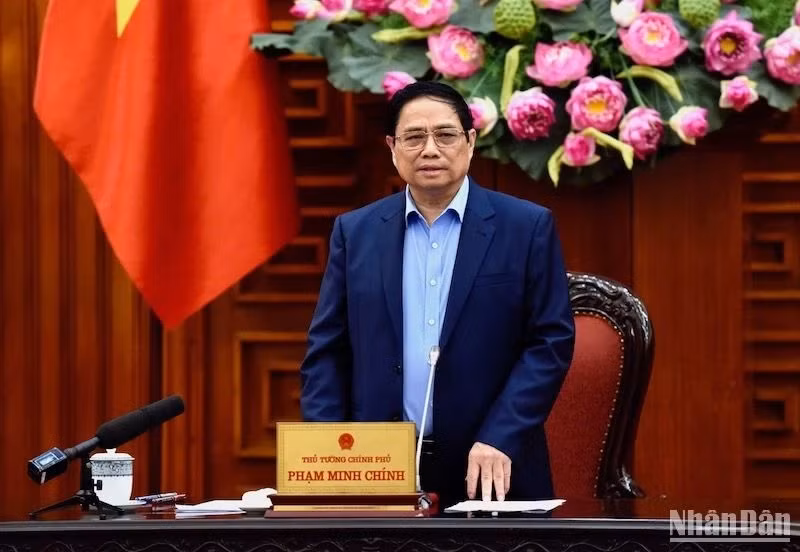 El primer ministro Pham Minh Chinh interviene en la reunión. (Fotografía: Nhan Dan)