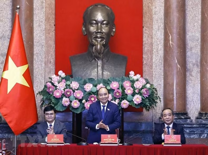 Xuan Phuc interviene en el encuentro.