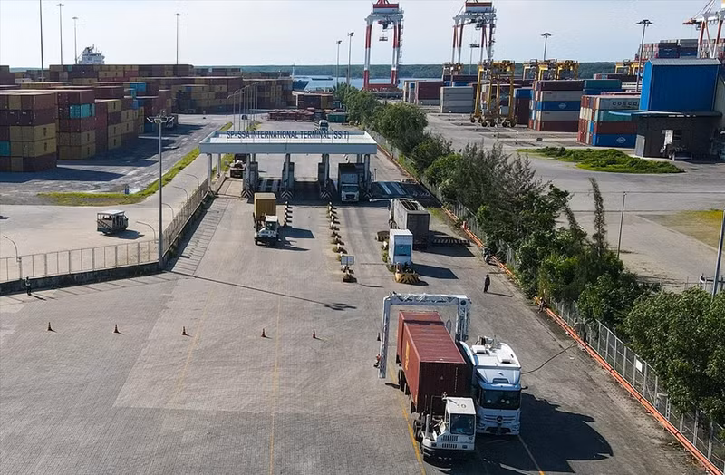 El Departamento de Inspección de Aduanas de la zona portuaria de Cai Mep-Thi Van realiza controles e inspecciones de mercancías de importación y exportación.