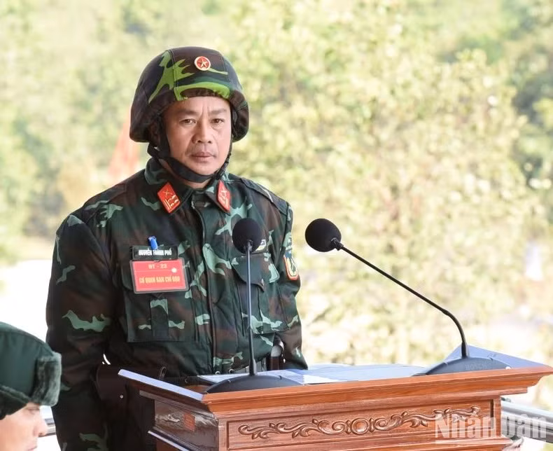 Un representante del cuerpo del Ejército número 12 presenta sobre la actividad.