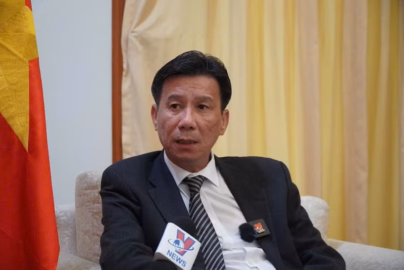 El embajador de Vietnam en Indonesia, Ta Van Thong, en la entrevista. (Fotografía: VNA)