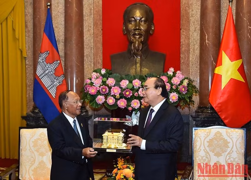 Presidente de Vietnam recibe a titular de Asamblea Nacional de Camboya ảnh 8