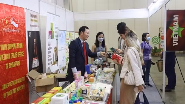 Cao Xuan Thang, representante de la Oficina Comercial de Vietnam en Singapur, en el evento. (Fotografía: VNA)