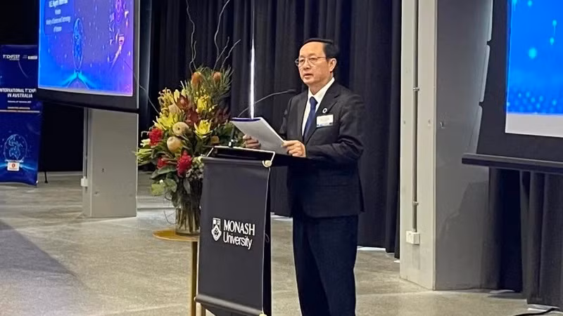 El ministro de Ciencia y Tecnología de Vietnam, Huynh Thanh Dat, interviene en el evento. (Fotografía: Nhan Dan)