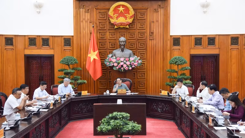 El premier Pham Minh Chinh, también jefe del Subcomité, en la reunión.