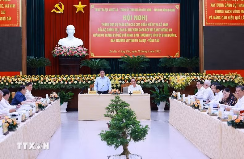 El premier Pham Minh Chinh preside la conferencia. El premier Pham Minh Chinh preside la conferencia.