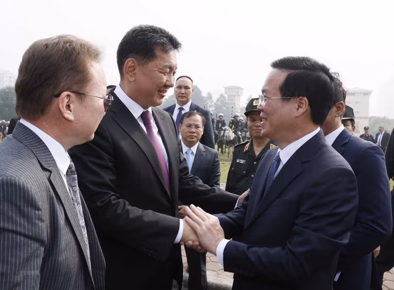 La actividad forma parte de la actual visita de Estado a Vietnam del mandatario mongol. La actividad forma parte de la actual visita de Estado a Vietnam del mandatario mongol.