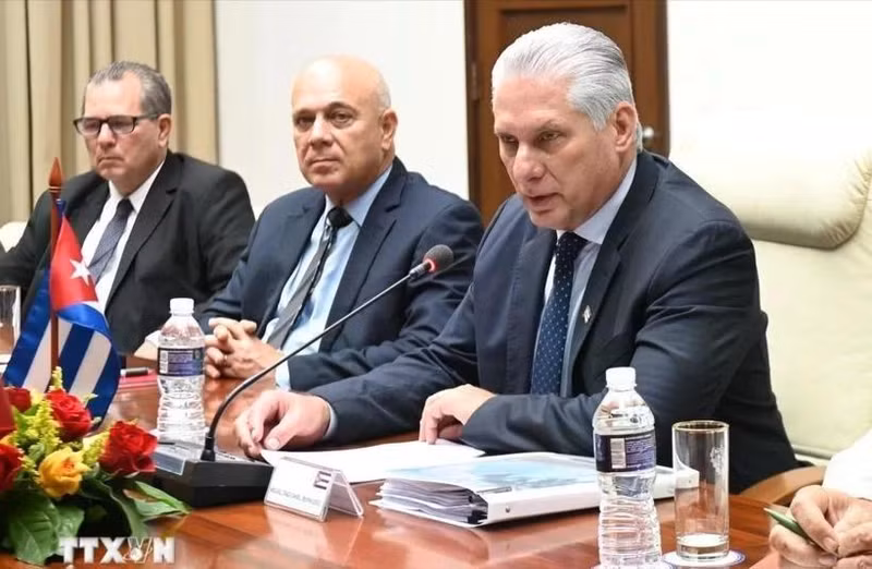 El presidente de Cuba, Miguel Díaz-Canel, afirmó que las relaciones Vietnam-Cuba son un modelo único en el mundo. (Fotografía: VNA)