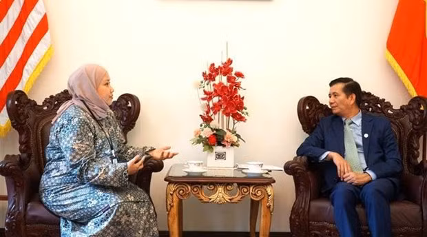 El embajador de Vietnam en Malasia, Dinh Ngoc Linh, en la entrevista concedida a Bernama. (Fotografía: VNA)
