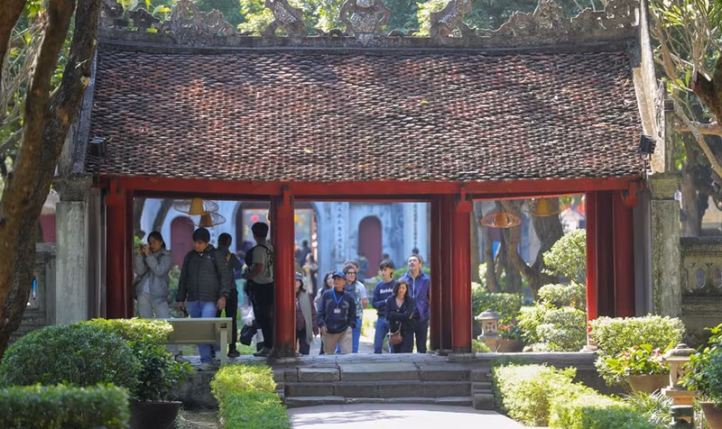 La Reliquia Nacional Especial Van Mieu-Quoc Tu Giam es uno de los complejos arquitectónicos más antiguos e importantes en Hanói.