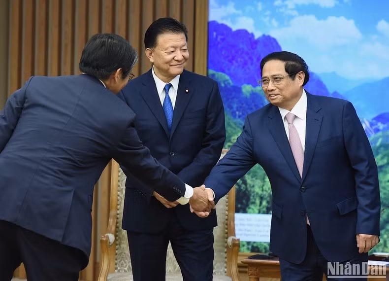 Minh Chinh recibe a miembros de la delegación nipona. Minh Chinh recibe a miembros de la delegación nipona.