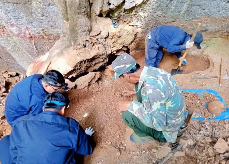 La búsqueda de restos de soldados voluntarios y expertos vietnamitas caídos en la provincia laosiana de Xiangkhouang. (Fotografía: baonghean.vn)