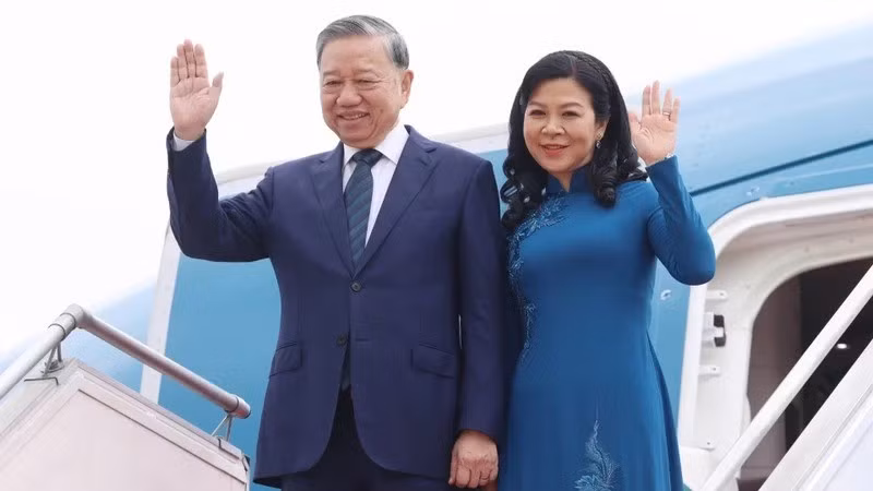 El secretario general del Partido Comunista de Vietnam, To Lam, y su esposa. (Fotografía: VNA)