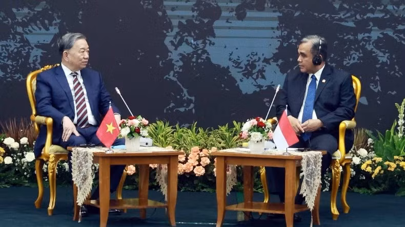 El secretario general del Partido Comunista de Vietnam, To Lam (izquierda), y el presidente de la Asamblea Consultiva del Pueblo de Indonesia, Ahmad Muzani. (Fotografía: VNA)