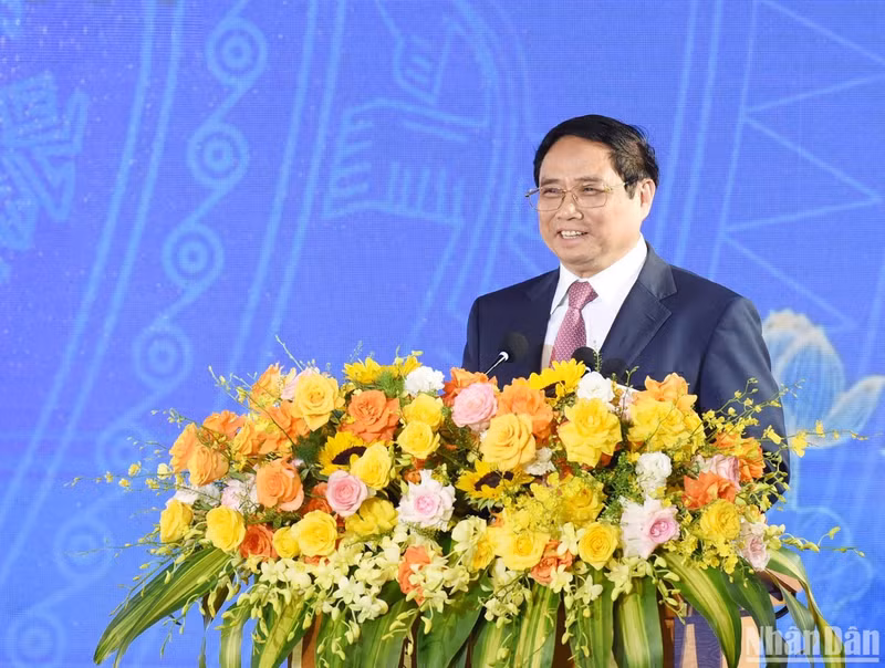 El primer ministro Pham Minh Chinh interviene en el acto. (Fotografía: Nhan Dan)