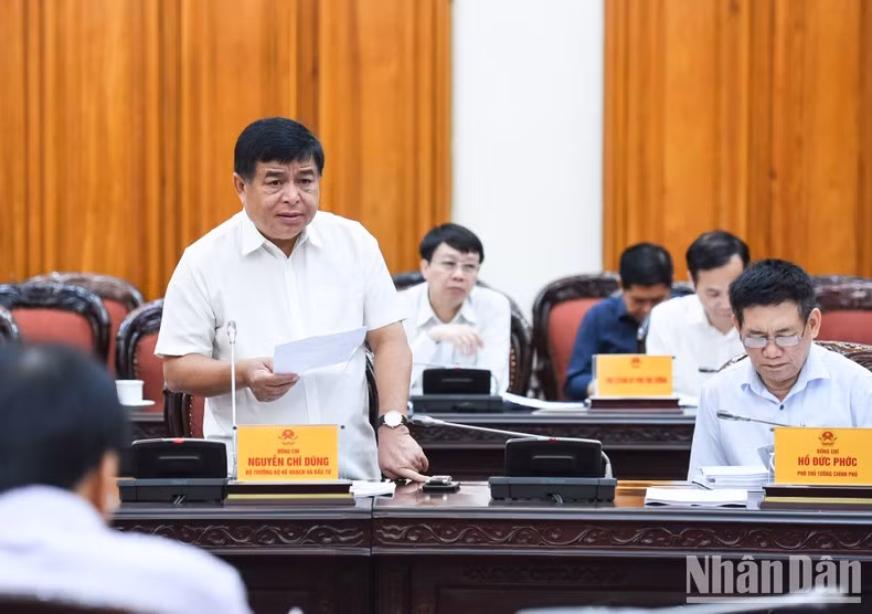 El ministro de Planificación e Inversión, Nguyen Chi Dung, jefe de Edición del mencionado subcomité.