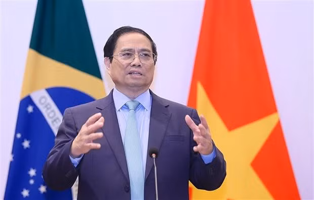 El primer ministro de Vietnam, Pham Minh Chinh, habla sobre las políticas de Vietnam. (Fotografía: VNA)