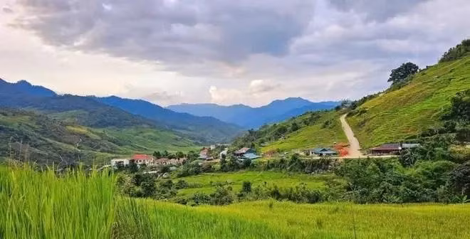 Se han formado muchas carreteras entre aldeas y comunas para ayudar a los habitantes de la provincia de Kon Tum a facilitar sus actividades económicas. (Fotografía: VNA)