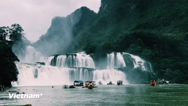 La belleza de las cascadas de Ban Gioc en la norteña provincia vietnamita de Cao Bang. (Fotografía: VNA)