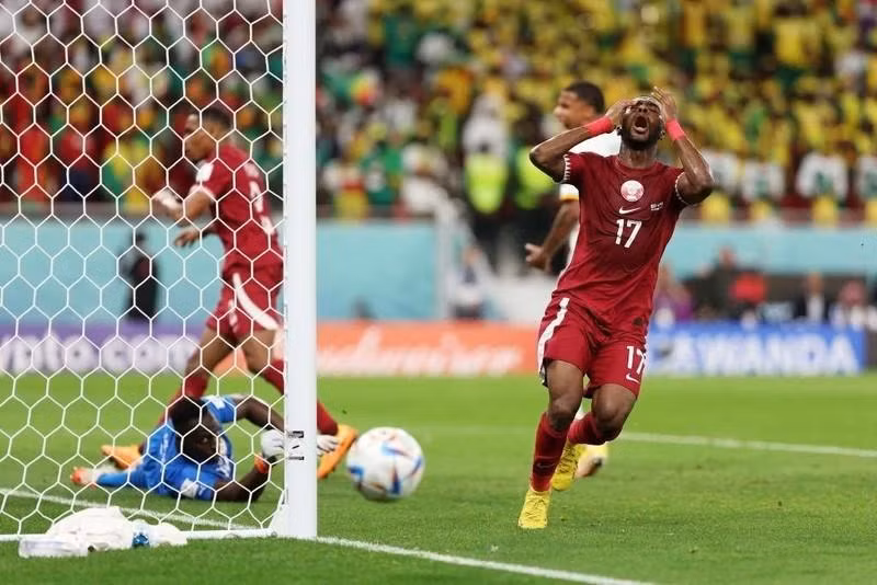 Un jugador catarí lamenta fallar una ocasión de gol. (Fotografía: Reuters)
