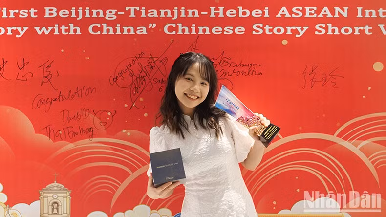 La vietnamita Hoang Thi Thu Oanh, distinguida con el segundo premio.