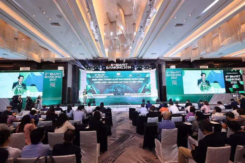 El subgobernador del Banco Estatal de Vietnam Pham Tien Dung habla en el evento. (Fotografía: hanoimoi.com)