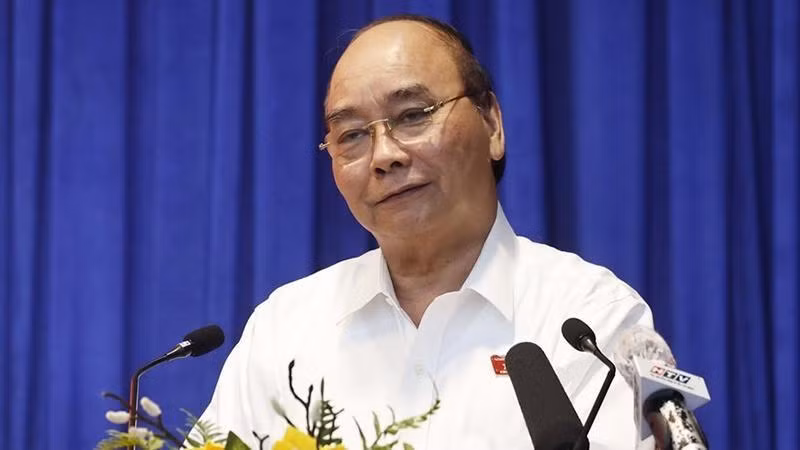 El presidente de Vietnam, Nguyen Xuan Phuc, se reúne con votantes del distrito de Go Vap. (Fotografía: VNA)