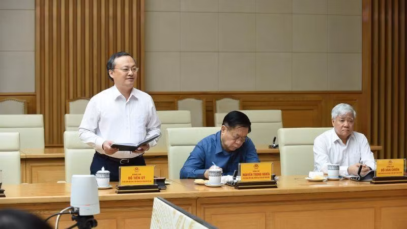 El director general de la Voz de Vietnam, Do Tien Sy, interviene en representación de los medios de información nacionales.