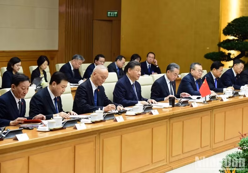 Xi Jinping y miembros de la delegación china.
