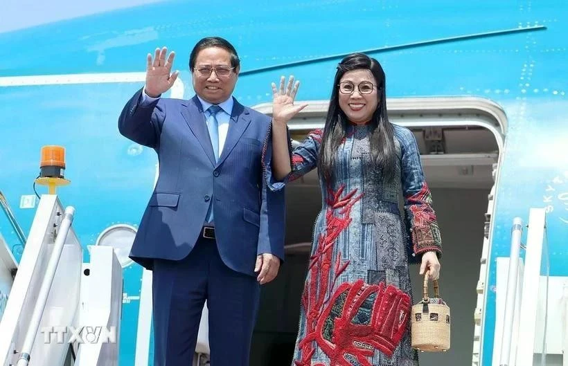 El primer ministro de Vietnam, Pham Minh Chinh, y su esposa. (Fuente: VNA)