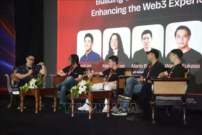 Expertos participan en un foro sobre tecnología celebrado en el marco de la Semana de Blockchain e Inteligencia Artificial de Vietnam. (Foto: VNA)