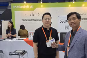 Eric Ju Yoon Kim, cofundador y director ejecutivo de Dot Inc, en la entrevista. (Foto: VNA)