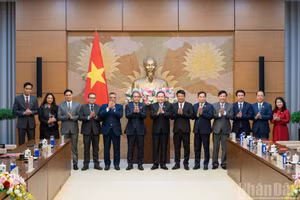 [Foto] Presidente de Asamblea Nacional de Vietnam recibe al fiscal general de Malasia
